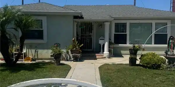 719 E Lomita Boulevard