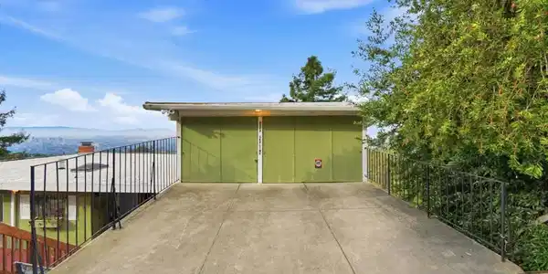 6077 Skyline Boulevard