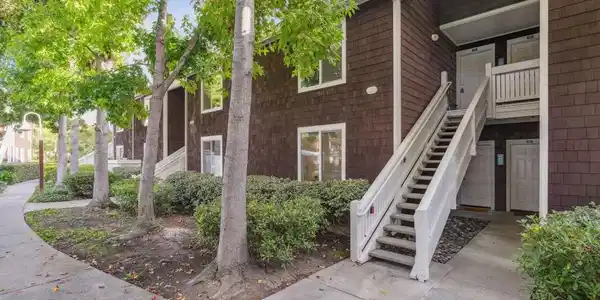 93 Bayside Ct