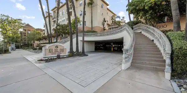 640 Camino De La Reina