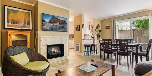 385 Camelback Rd