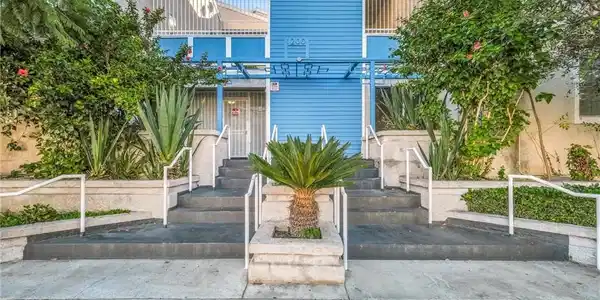 1200 Gaviota Avenue