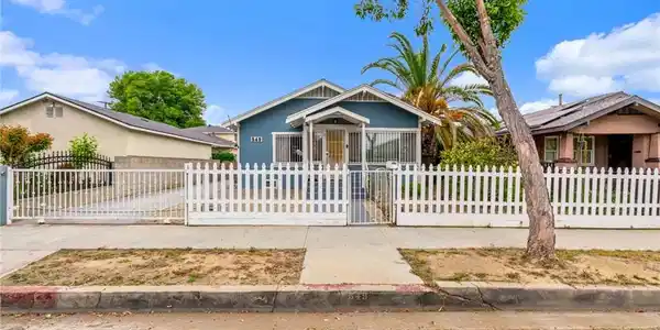 549 E Rhea