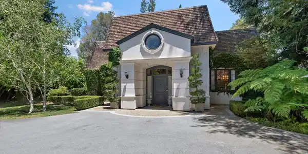 399 Selby Lane