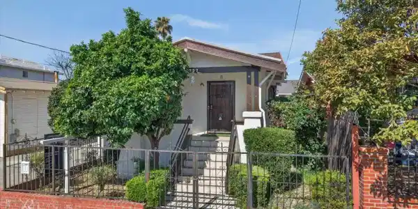 2837 Minna Ave