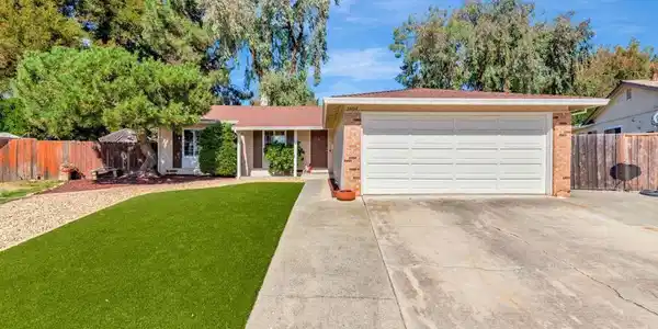 2404 Maraschino Pl