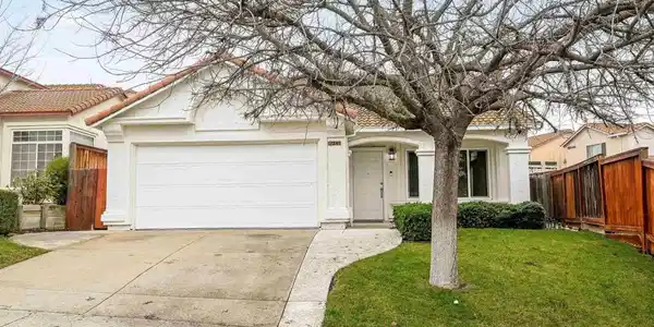 2241 Woodhill Dr