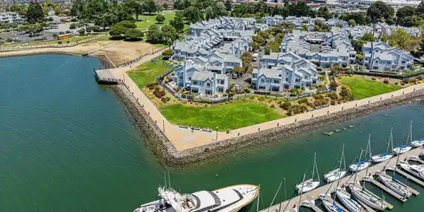 807 Commodore Drive