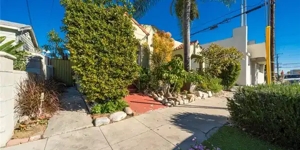 620 W 8th Street