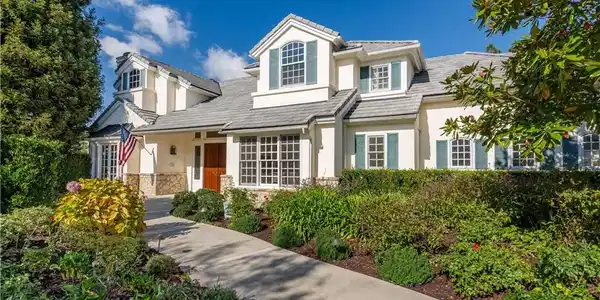 15 Hillcrest Manor