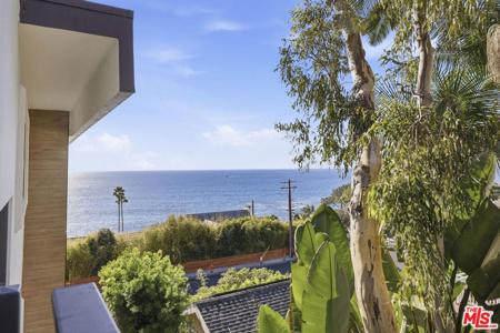 2442 S Coast Highway