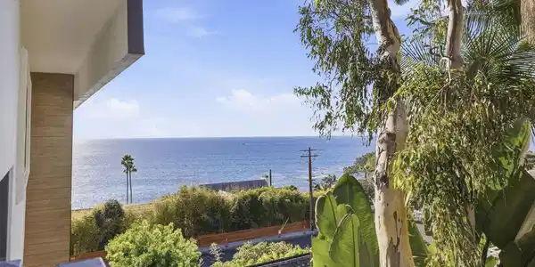 2442 S Coast Highway