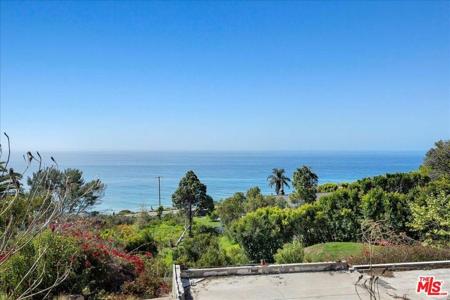 4755 Avenida Del Mar
