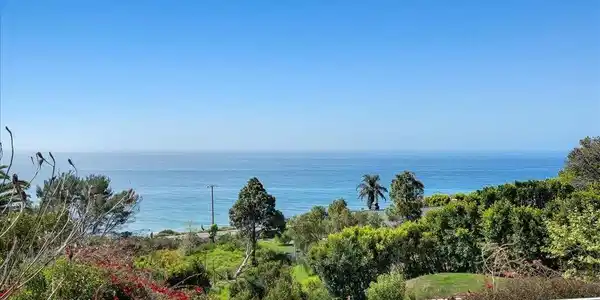 4755 Avenida Del Mar