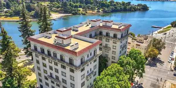 200 Lakeside Dr