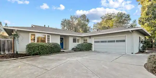 878 Miranda Green Street