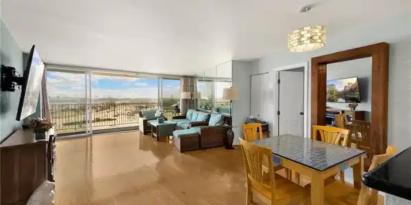 700 E Ocean Boulevard
