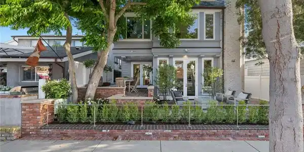 2117 Miramar Drive