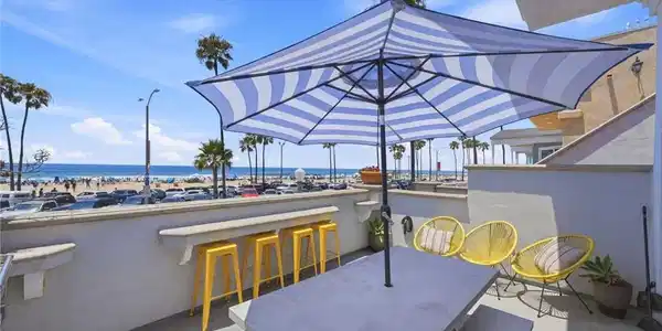 2202 W Oceanfront