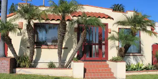 1693 Poli Street