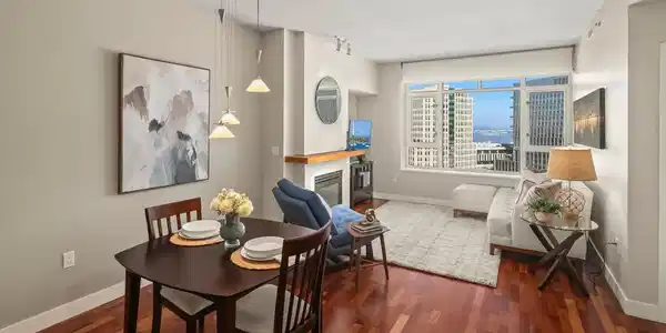 700 W Harbor