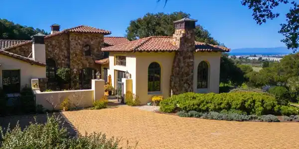 7595 Paseo Vista
