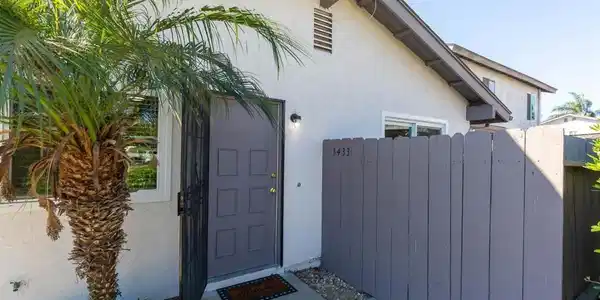 3433 Seabreeze Walk