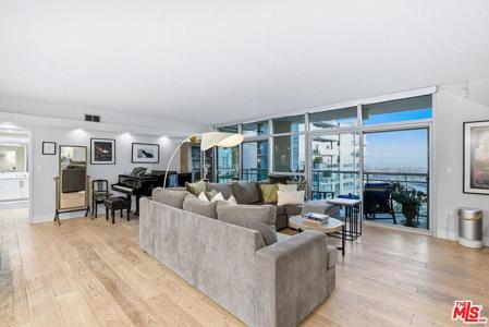 13700 Marina Pointe Drive