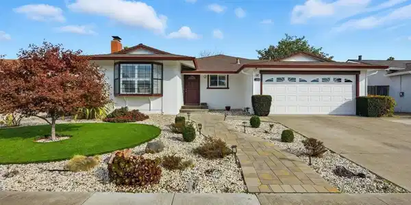 2469 Ascot Way