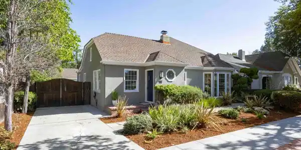 1637 Mariposa Avenue