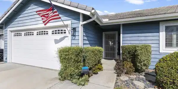 694 Summer View Cir