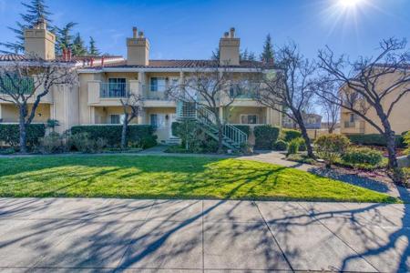 210 Sunnyhills Court