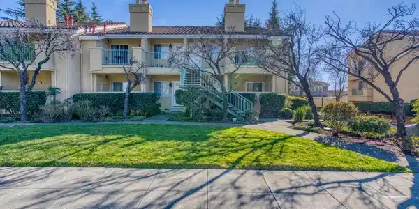 210 Sunnyhills Court