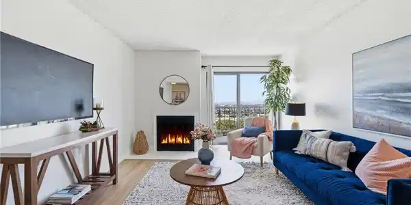 2599 Walnut