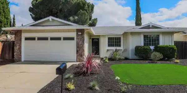 2121 Apricot Court
