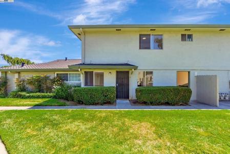 2274 Peacock Pl
