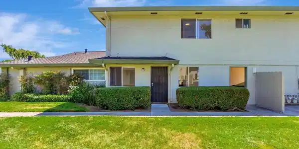 2274 Peacock Pl
