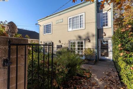 54 Railroad Ave