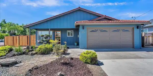 376 Oleander Ave