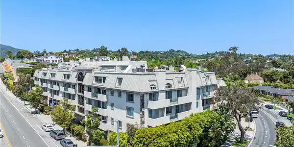 390 S Sepulveda Boulevard