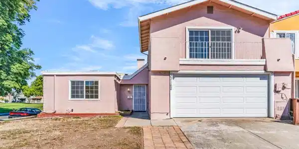 33162 Lake Pyramid Street