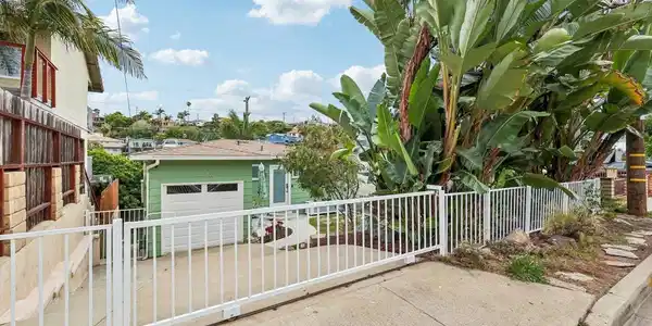 3542 Wawona Dr