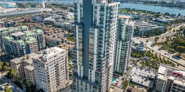 400 W Ocean Boulevard