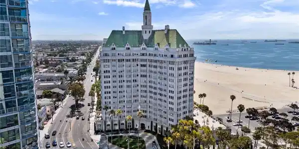 800 E Ocean Boulevard