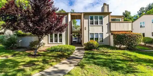 375 Camelback Rd
