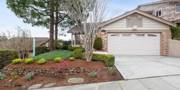 1637 Toyon Court