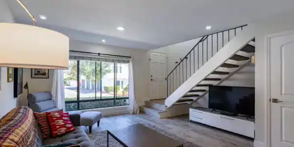 25625 Paseo La Cresta