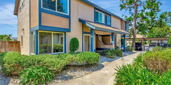 2404 Tocayo Ave