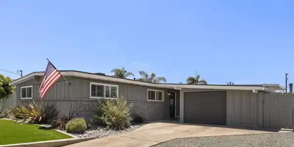 825 Hickory Ct