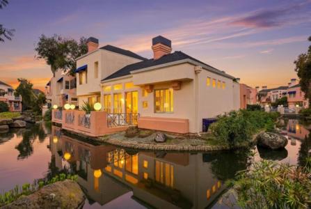 852 Lakeshore Drive